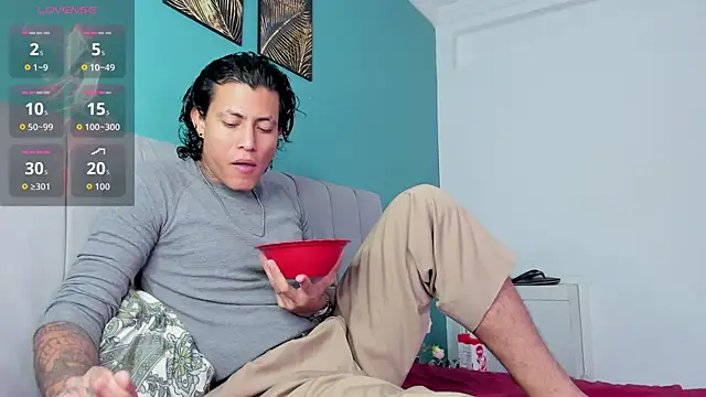 Snapshot of Damian_Romanoff chatting on April 2026 01:14:01 PM Damian Romanoff online show from April 2026 01:14:01 PM