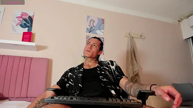 Snapshot of Damian_Romanoff chatting on April 2026 05:19:01 AM Damian Romanoff online show from April 2026 05:19:01 AM