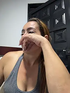Natigoonzalez online show from May 2026 01:14:01 AM