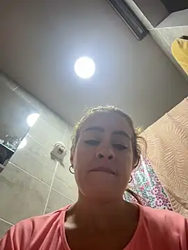 Natigoonzalez online show from May 2026 01:18:01 PM