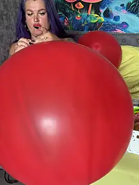 Snapshot of QueenOfBalloons chatting on July 2026 06:31:01 AM QueenOfBalloons online show from July 2026 06:31:01 AM