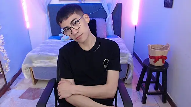 Snapshot of Andy_Norton chatting on April 2026 03:35:01 AM Andy Norton online show from April 2026 03:35:01 AM