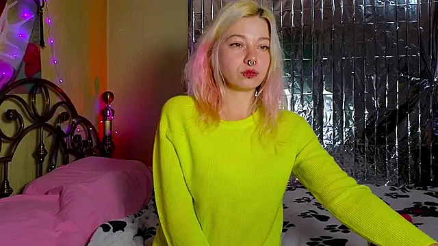 Sansarella online show from September 2025 04:00:02 PM