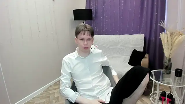 Snapshot of EliotMars chatting on May 2026 06:53:01 AM EliotMars online show from May 2026 06:53:01 AM