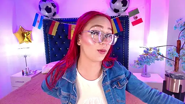 Snapshot of Amelie_adams chatting on June 2026 11:12:02 AM Amelie adams online show from June 2026 11:12:02 AM