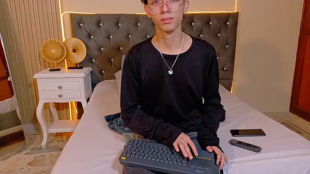 Snapshot of Twink_Sebas7 chatting on July 2026 12:22:02 PM Twink Sebas7 online show from July 2026 12:22:02 PM