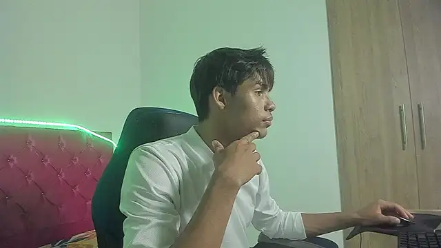 Snapshot of skinny_sam chatting on April 2026 04:14:02 AM skinny sam online show from April 2026 04:14:02 AM