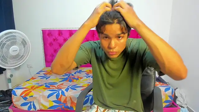 Snapshot of skinny_sam chatting on May 2026 03:01:01 AM skinny sam online show from May 2026 03:01:01 AM