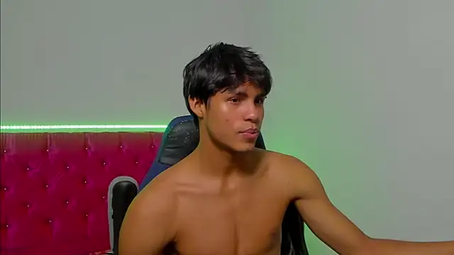Snapshot of skinny_sam chatting on May 2026 03:24:01 AM skinny sam online show from May 2026 03:24:01 AM