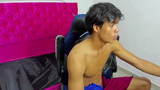 Snapshot of skinny_sam chatting on May 2026 01:11:02 AM skinny sam online show from May 2026 01:11:02 AM