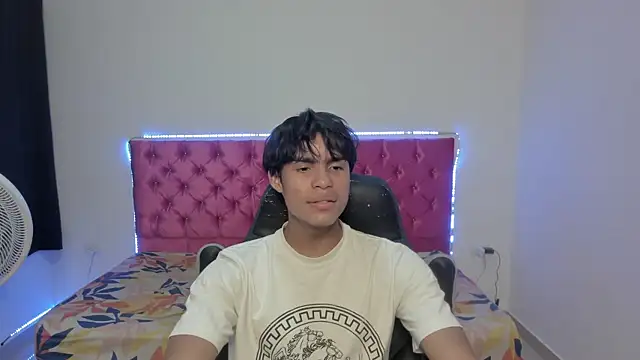 Snapshot of skinny_sam chatting on May 2026 05:24:01 AM skinny sam online show from May 2026 05:24:01 AM