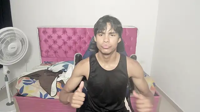 Snapshot of skinny_sam chatting on June 2026 06:40:01 AM skinny sam online show from June 2026 06:40:01 AM