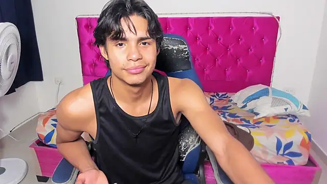 Snapshot of skinny_sam chatting on July 2026 04:39:02 AM skinny sam online show from July 2026 04:39:02 AM