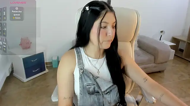 Snapshot of Celestee_21 chatting on April 2026 07:58:02 PM Celestee 21 online show from April 2026 07:58:02 PM