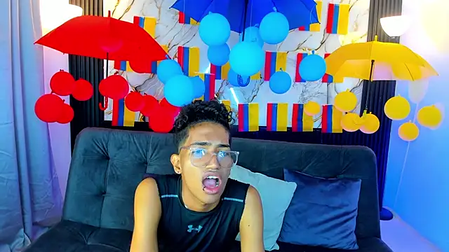 triiangel latinboy online show from June 2026 12:31:01 PM