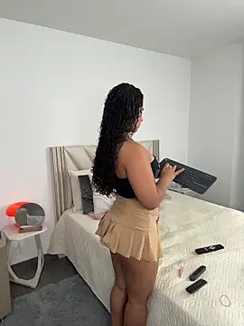 ZaraReyes online show from June 2026 12:03:02 PM