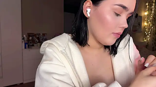 lola raze online show from July 2026 10:49:02 PM