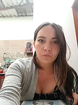 AlaiaLux online show from April 2026 12:34:02 PM