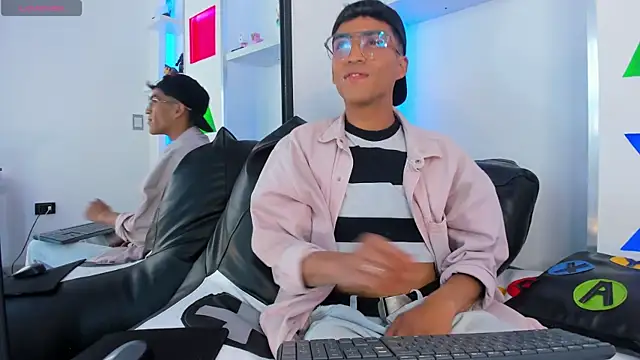 Aziel Jenner online show from April 2026 04:19:01 AM