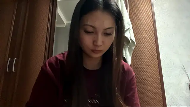 Snapshot of MiaPoison chatting on May 2026 06:24:01 PM MiaPoison online show from May 2026 06:24:01 PM