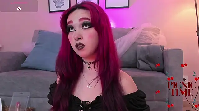 Snapshot of Leah_cherry chatting on June 2026 10:25:01 PM Leah cherry online show from June 2026 10:25:01 PM