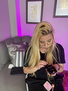 Snapshot of Aliss_Taylor1 chatting on April 2026 10:30:02 PM Aliss Taylor1 online show from April 2026 10:30:02 PM