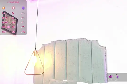 MoonBlue95 online show from April 2026 12:17:01 AM
