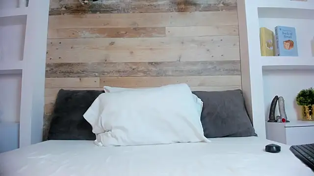 jade spinters online show from April 2026 02:12:01 PM