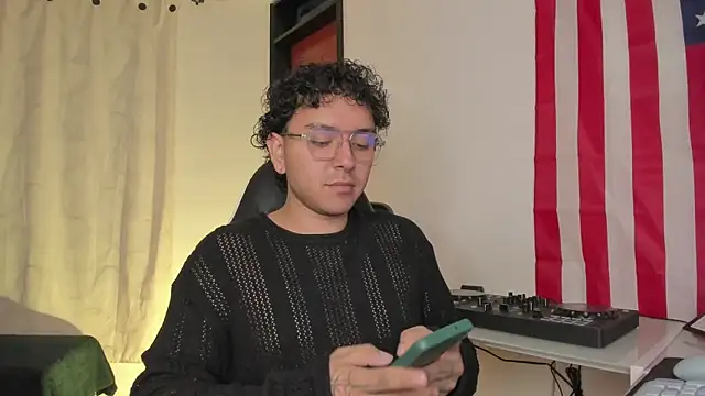 Snapshot of alexmontesco chatting on April 2026 11:22:02 PM alexmontesco online show from April 2026 11:22:02 PM