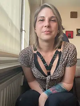 RealLadyDianna online show from April 2026 06:01:02 PM