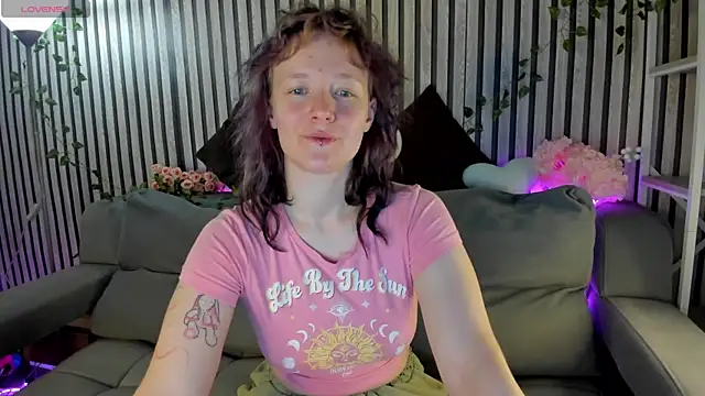 Snapshot of Ricki_Bloom chatting on June 2026 09:25:01 AM Ricki Bloom online show from June 2026 09:25:01 AM