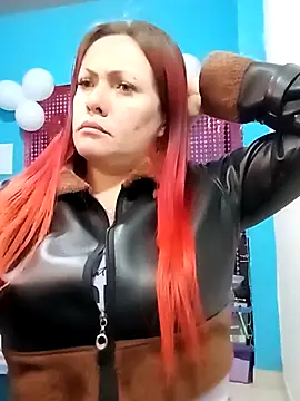 carolinhe26 online show from April 2026 12:32:01 PM