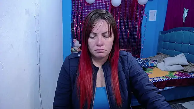 Snapshot of carolinhe26 chatting on April 2026 11:53:02 AM carolinhe26 online show from April 2026 11:53:02 AM