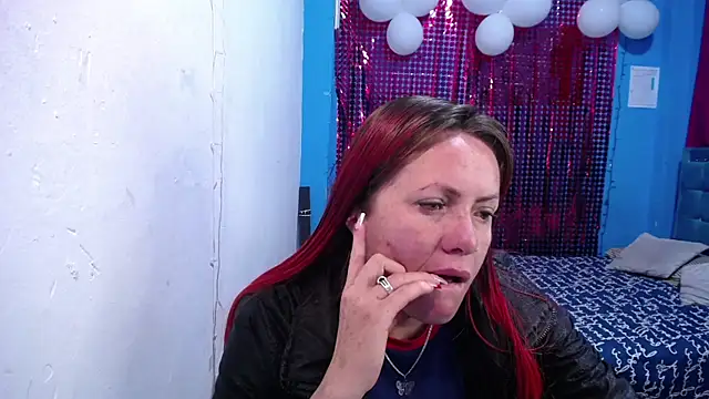 Snapshot of carolinhe26 chatting on April 2026 10:13:02 AM carolinhe26 online show from April 2026 10:13:02 AM