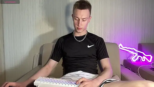 Snapshot of Travis_Gracile chatting on June 2026 09:11:01 AM Travis Gracile online show from June 2026 09:11:01 AM