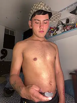 Noah  hot18 online show from April 2026 10:21:02 PM