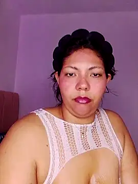 Snapshot of Izel_ chatting on April 2026 10:01:02 PM Izel online show from April 2026 10:01:02 PM