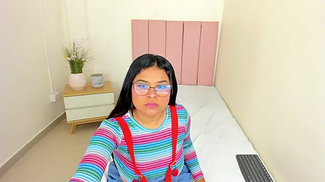 Snapshot of Mindy_Claker chatting on May 2026 12:21:02 PM Mindy Claker online show from May 2026 12:21:02 PM