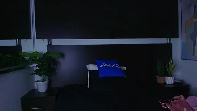 Snapshot of Scarlet__noir chatting on April 2026 12:39:01 PM Scarlet noir online show from April 2026 12:39:01 PM