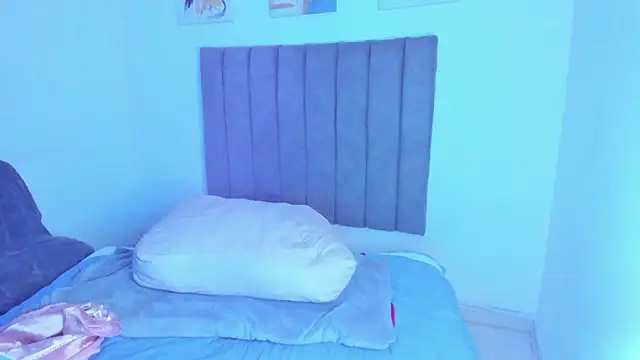 Snapshot of britanny_jones1 chatting on April 2026 01:07:01 PM britanny jones1 online show from April 2026 01:07:01 PM