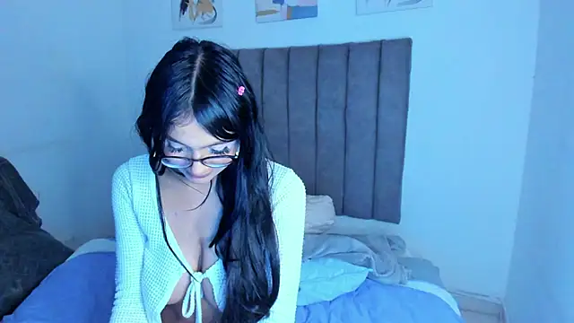 Snapshot of britanny_jones1 chatting on April 2026 09:50:02 PM britanny jones1 online show from April 2026 09:50:02 PM