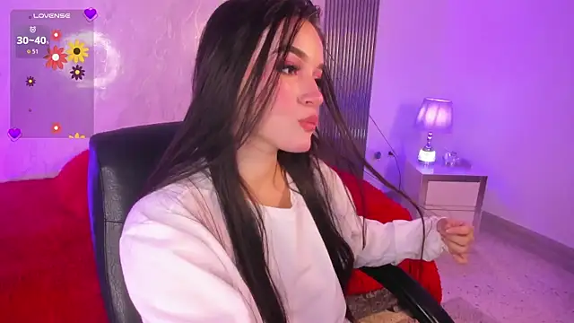 Snapshot of IsabellaDubois_ chatting on April 2026 12:50:02 PM IsabellaDubois online show from April 2026 12:50:02 PM