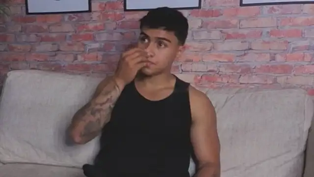 AARON SKYLON online show from April 2026 11:52:02 PM