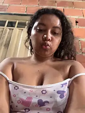 Snapshot of Ninibella chatting on April 2026 06:12:01 PM Ninibella online show from April 2026 06:12:01 PM
