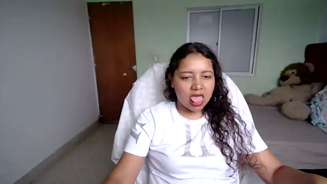 Snapshot of Ninibella chatting on May 2026 04:04:02 PM Ninibella online show from May 2026 04:04:02 PM