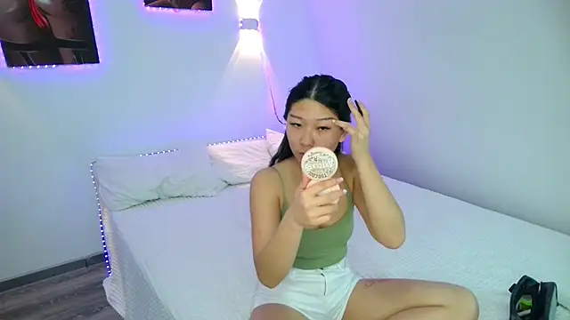 LaylaLaurent online show from April 2026 08:13:01 AM