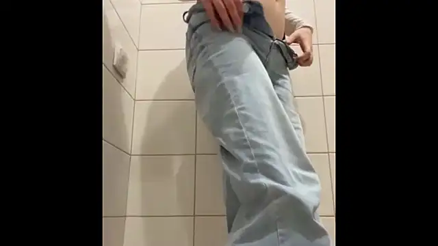 Snapshot of messybun28 chatting on April 2026 02:00:01 PM messybun28 online show from April 2026 02:00:01 PM