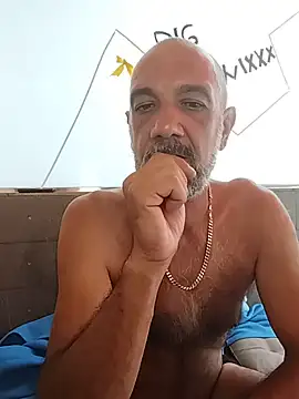BigTwixxxx online show from July 2026 01:17:01 PM