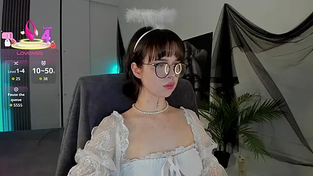Snapshot of RisoSweet chatting on May 2026 08:27:01 PM RisoSweet online show from May 2026 08:27:01 PM