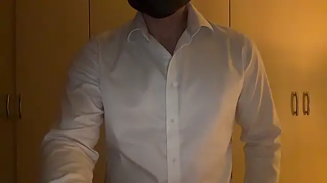 Snapshot of EastHunter chatting on April 2026 01:39:01 PM EastHunter online show from April 2026 01:39:01 PM